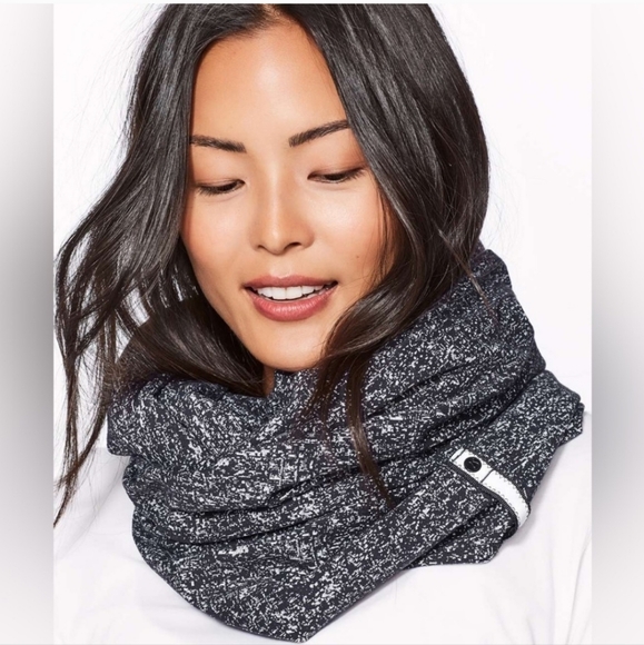 Lululemon Vinyase Scarf - Picture 2 of 6